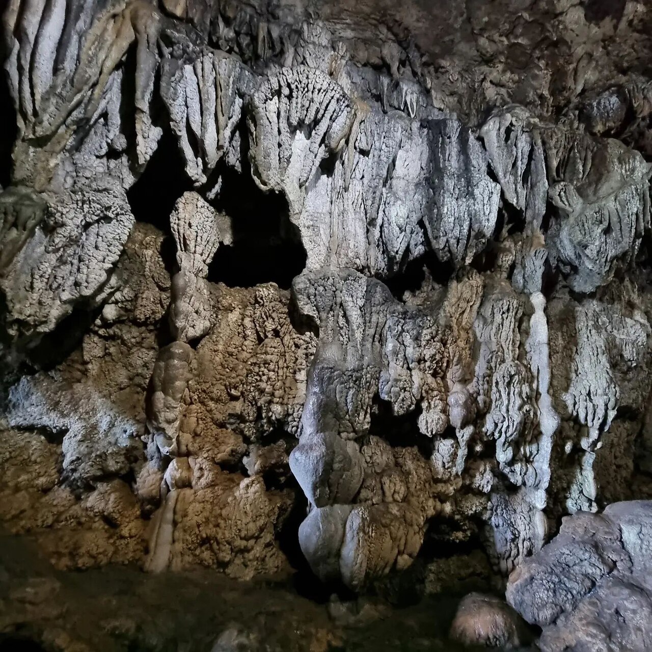Krem Mawmluh & Meghalaya's Longest Caves: A Caving Adventure Guide