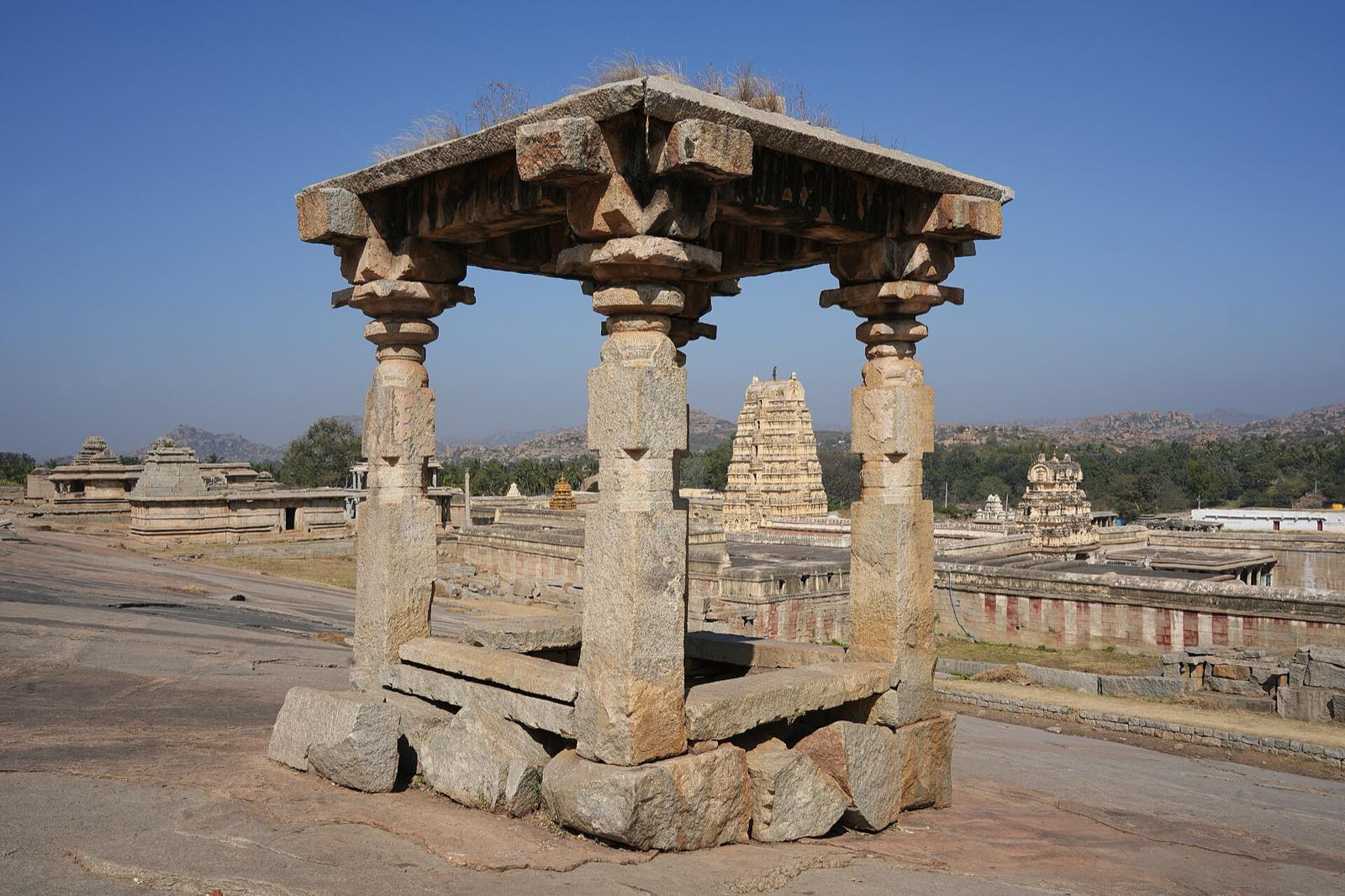 Hampi — Hemakuta Hill temples
